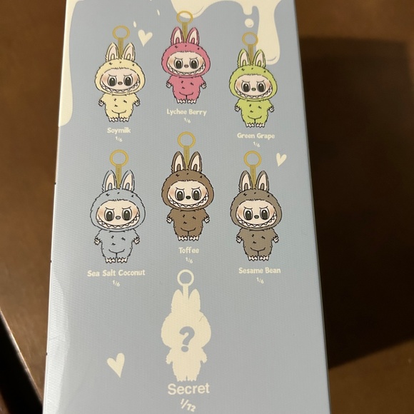 Labubu stuffed animal - Picture 5 of 7